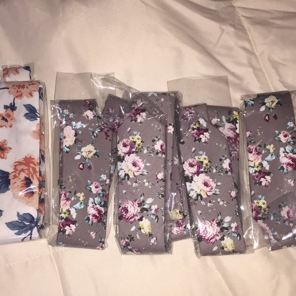 Set of 6 ties. Floral print.